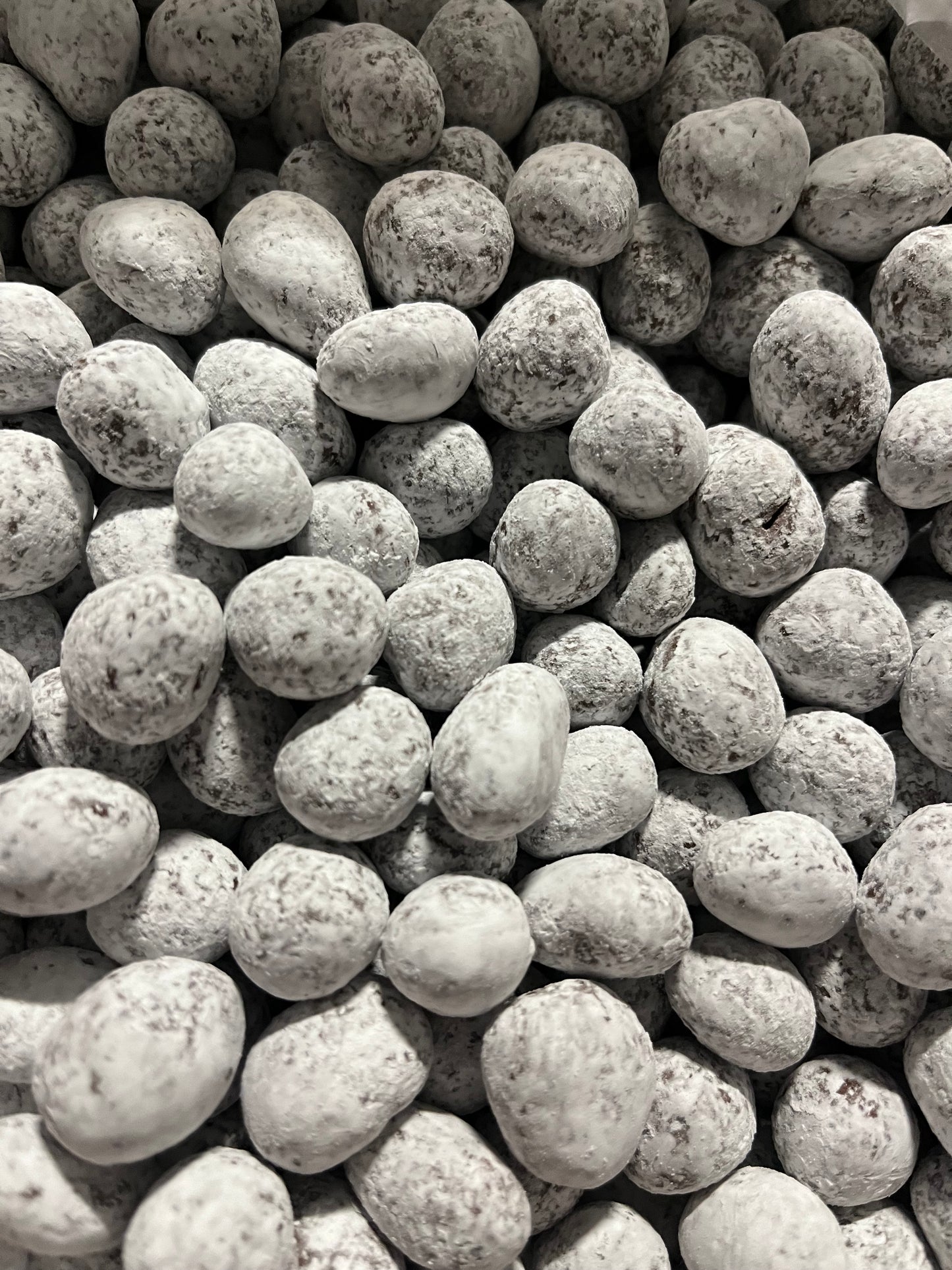 Praline Dusted Toffee Peanuts (Milk Chocolate)